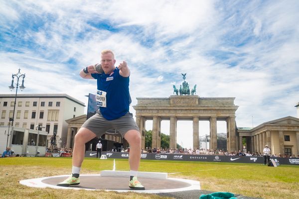 Eric Maihoefer (VfL Sindelfingen) beim Kugelstossen waehrend der deutschen Leichtathletik-Meisterschaften auf dem Pariser Platz am 24.06.2022 in Berlin